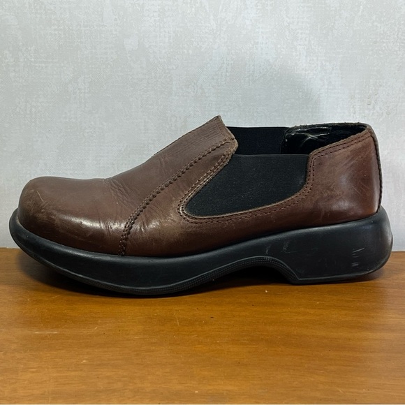 Dansko Brown Leather Mules with Cushioned Sole Nursing shoe Slip On Stretch - Picture 1 of 7